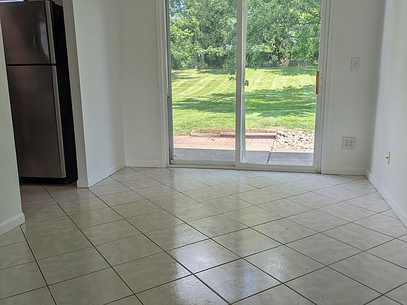 4th image of 129 Robinhood Dr