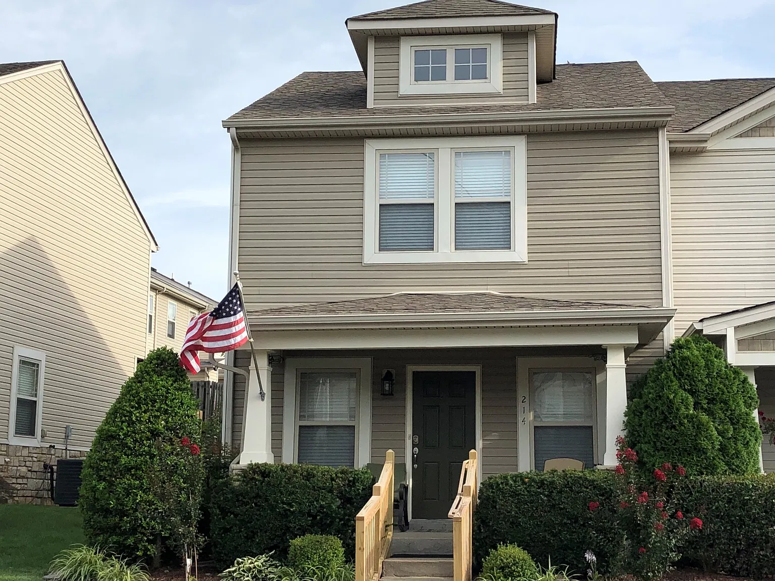 2 bed, 2.5 bath, 1280 sqft, $1,850 — Photo 2