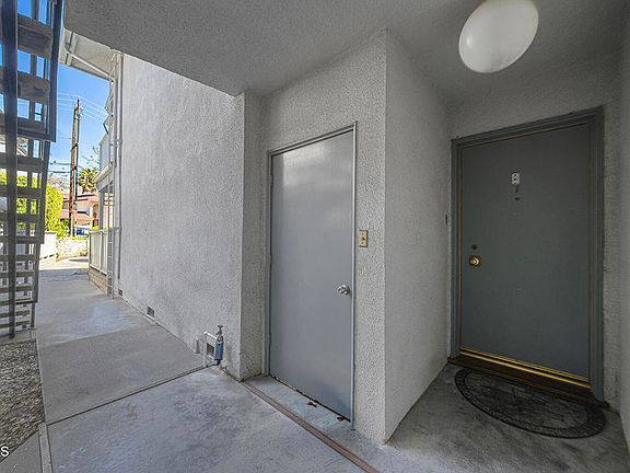 4th image of 389 Cliff Dr APT 1