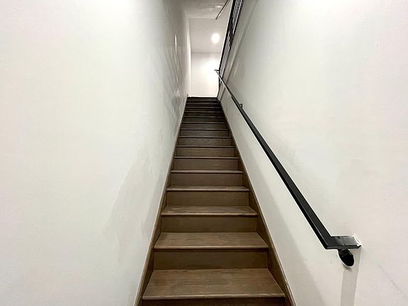 3rd image of 1134 Mount Vernon St #2