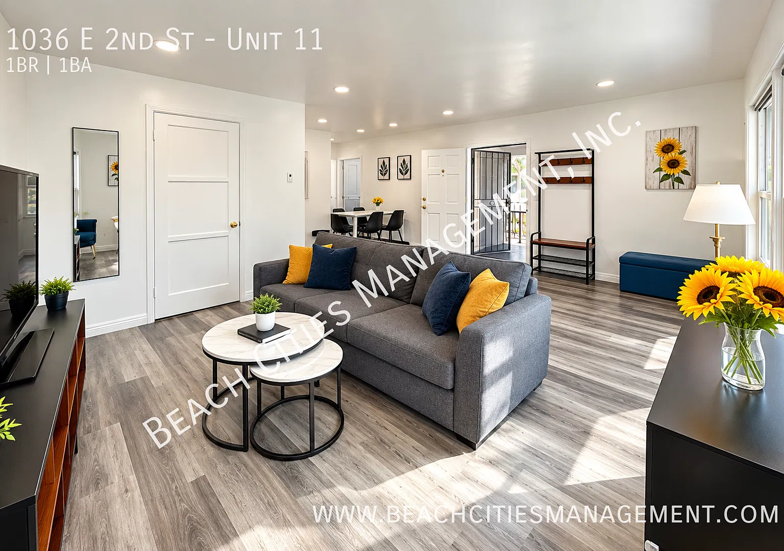 Large Updated Condo Blocks from the Beach! — Photo 1