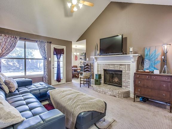 3rd image of 729 Windridge Ln