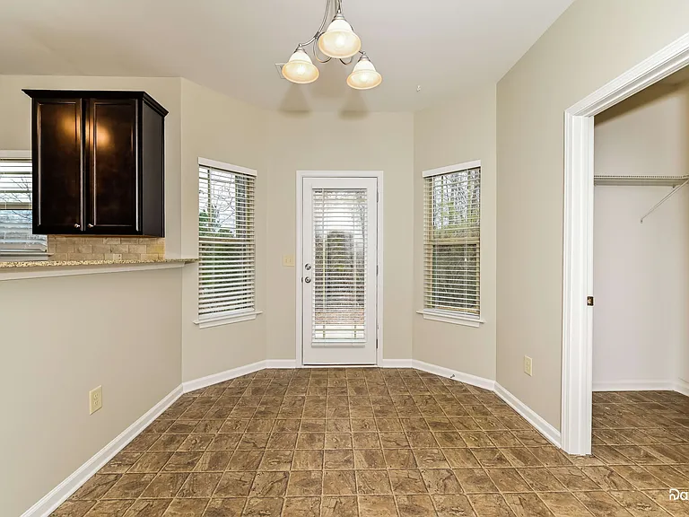 633 Stevens Pl — Photo 7