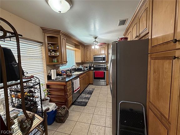 4th image of 3109 SE 8th Pl