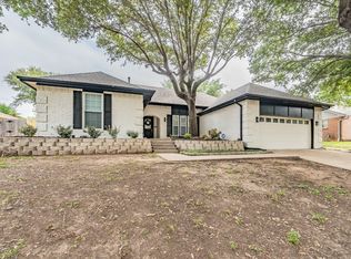 706 Hinsdale Dr, Arlington, TX 76006