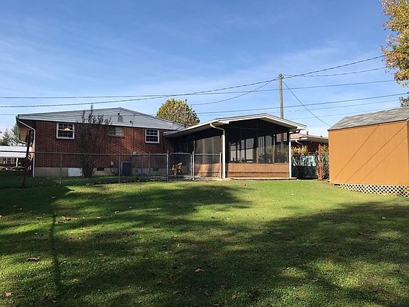 4th image of 2370 Edgewood Dr