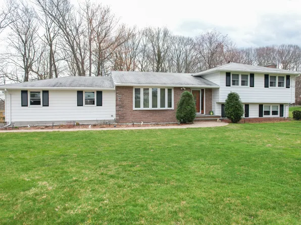 44 Country Hills Road, Hamden, CT 06514