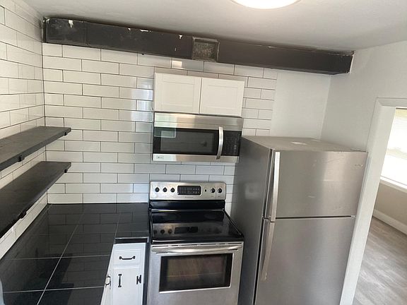 3rd image of 3851 Dewey Ave #2