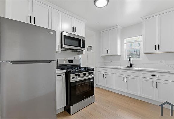 4th image of 237 1/2 W 98th St