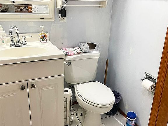 5th image of 1425 E 52nd St