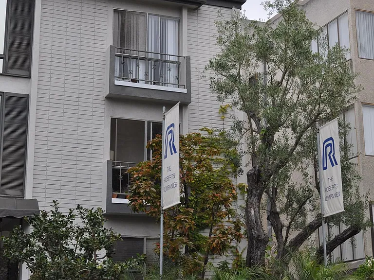1382 Kelton Ave #305 — Photo 2