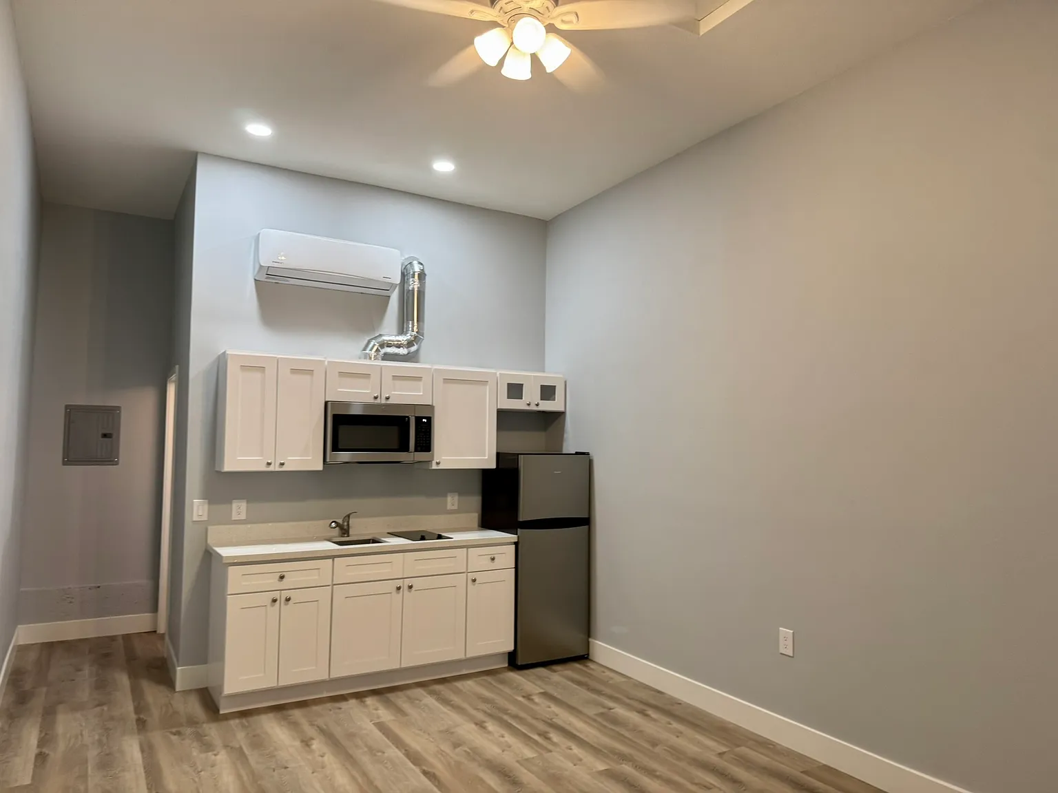 Studio, 350 sqft, $1,495 — Photo 2