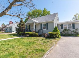 28 Macarthur Dr, Warwick, RI 02889