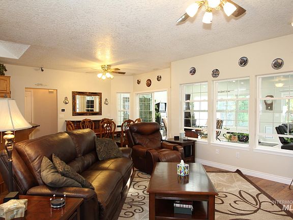 4th image of 1707 Emerald Ave