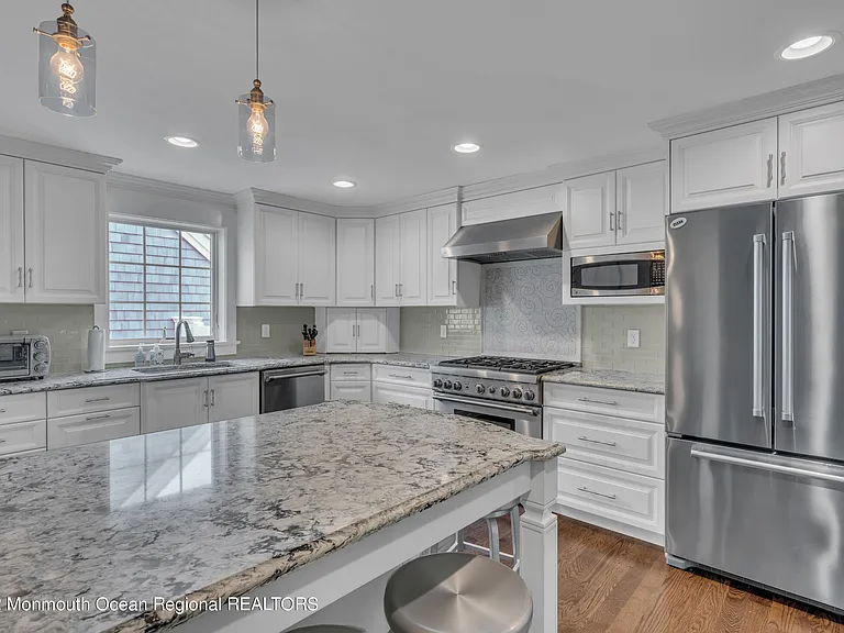 35 Bristol Pl — Photo 6