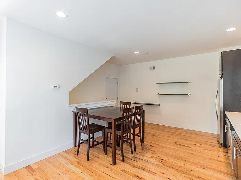 910 N 19th St — Photo 14