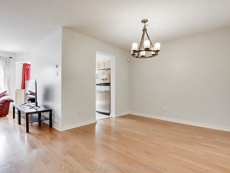 33 Scampton Dr — Photo 17