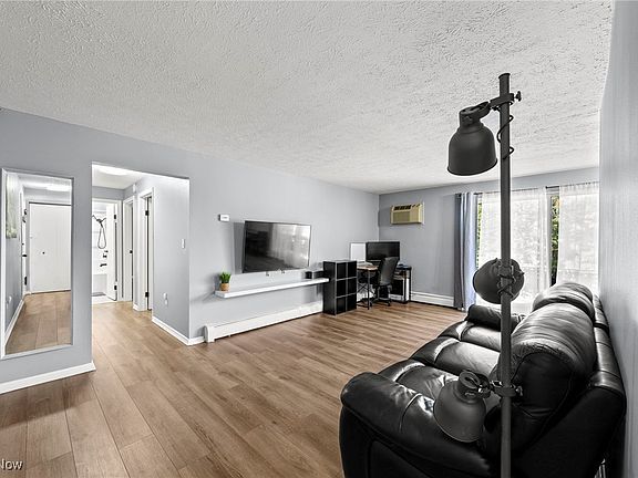 3rd image of 1390 Golden Gate Blvd APT E203