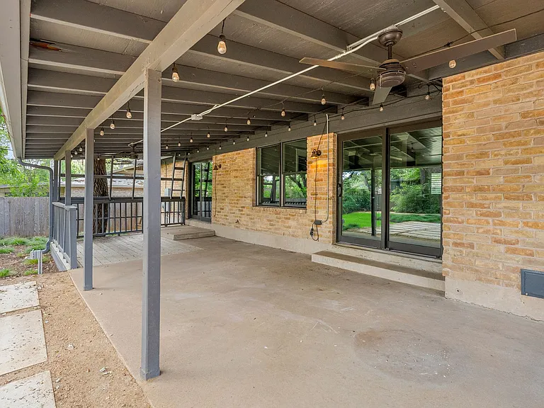 2607 N Shields Dr — Photo 22