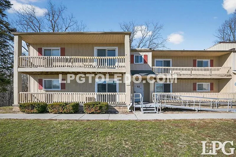 Building Photo - 3348 Arlington Ave #10