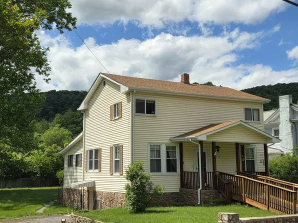 1723 Big Spring Dr, Elliston, VA 24087