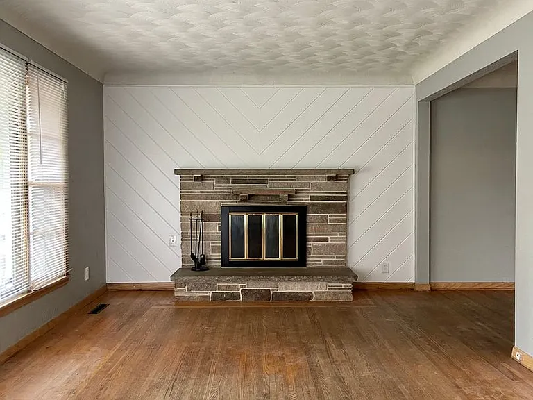 1953 White Bear Ave N — Photo 1