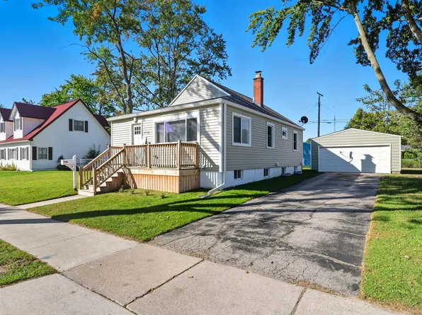 1718 New Hampshire Ave, Marysville, MI 48040