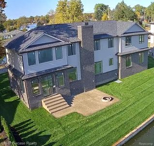 9090 Buckingham St, White Lake, MI, 48386