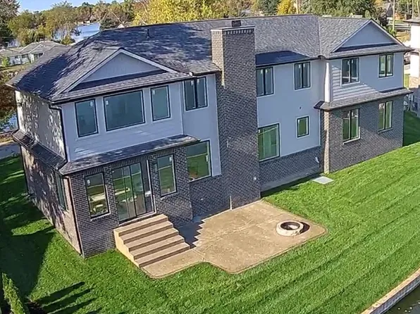 9090 Buckingham St, White Lake, MI 48386