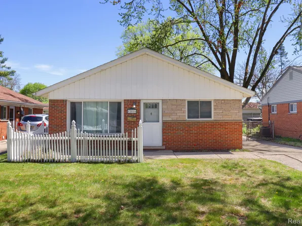 12816 Royal Grand St, Redford, MI 48239