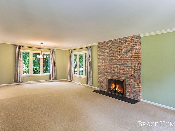 5th image of 2629 Elmwood Dr SE