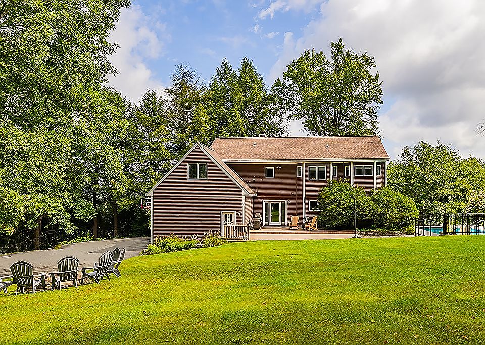 1st image of 8 Wellington Cir