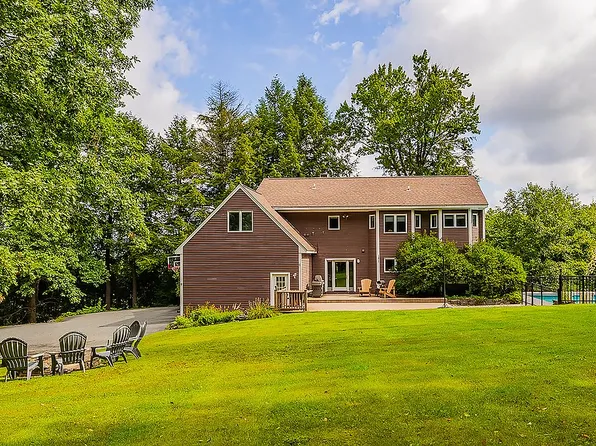 8 Wellington Cir, Lebanon, NH 03766