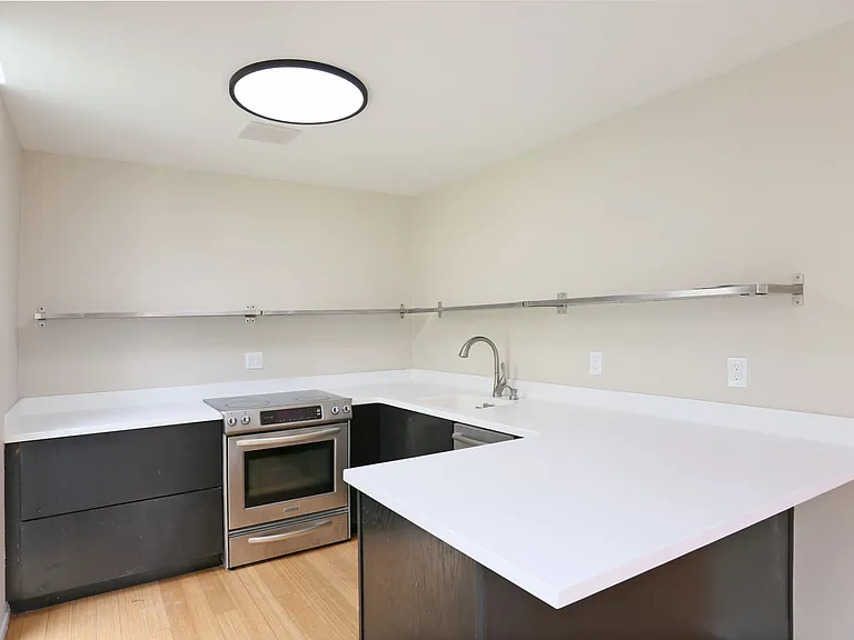 439 Greenwich St #A — Photo 10