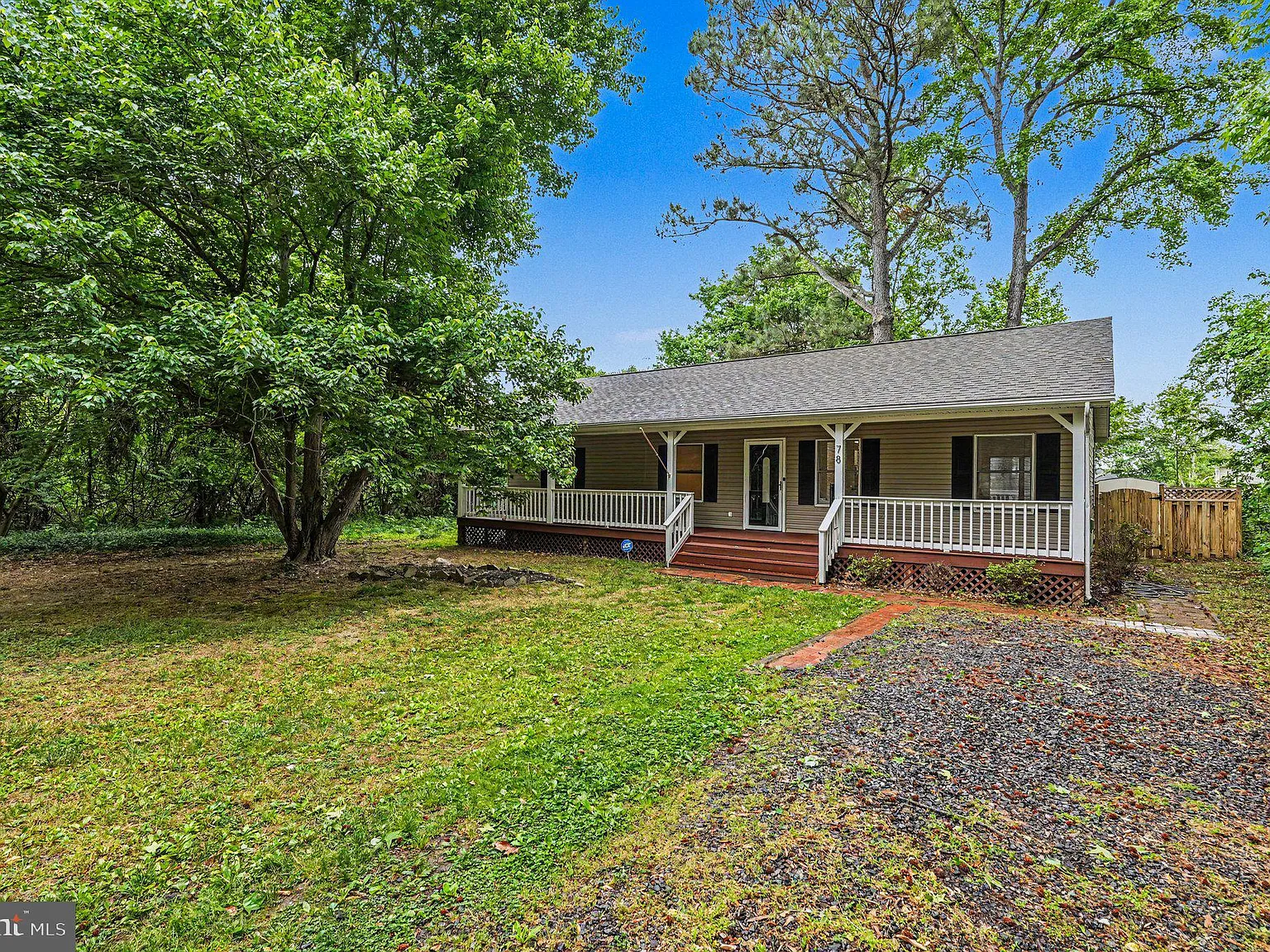 3 bed, 2.0 bath, 1248 sqft, $2,000 — Photo 3