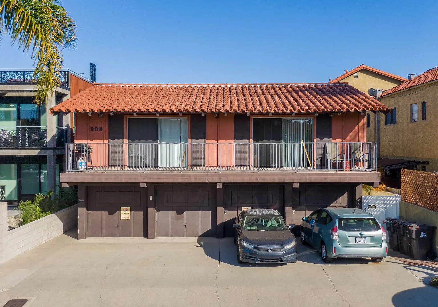 908 Roswell Avenue — Photo 1