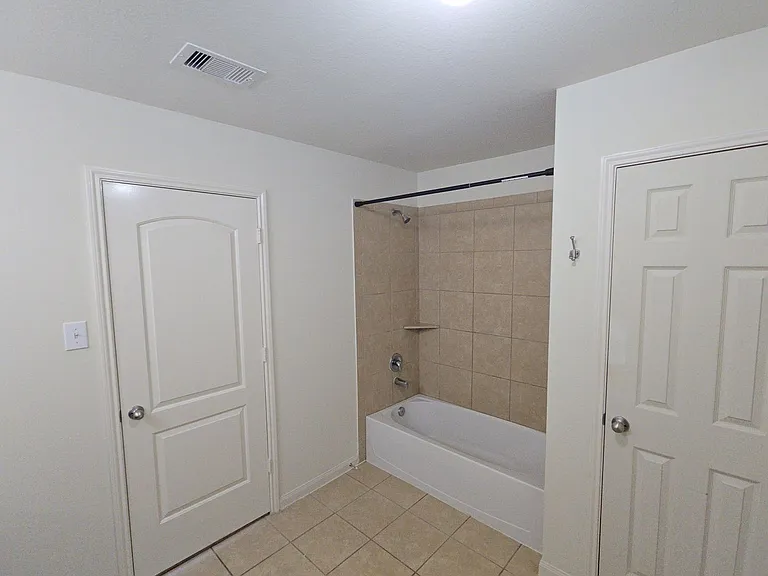 2303 Golden Brandy Ln — Photo 11