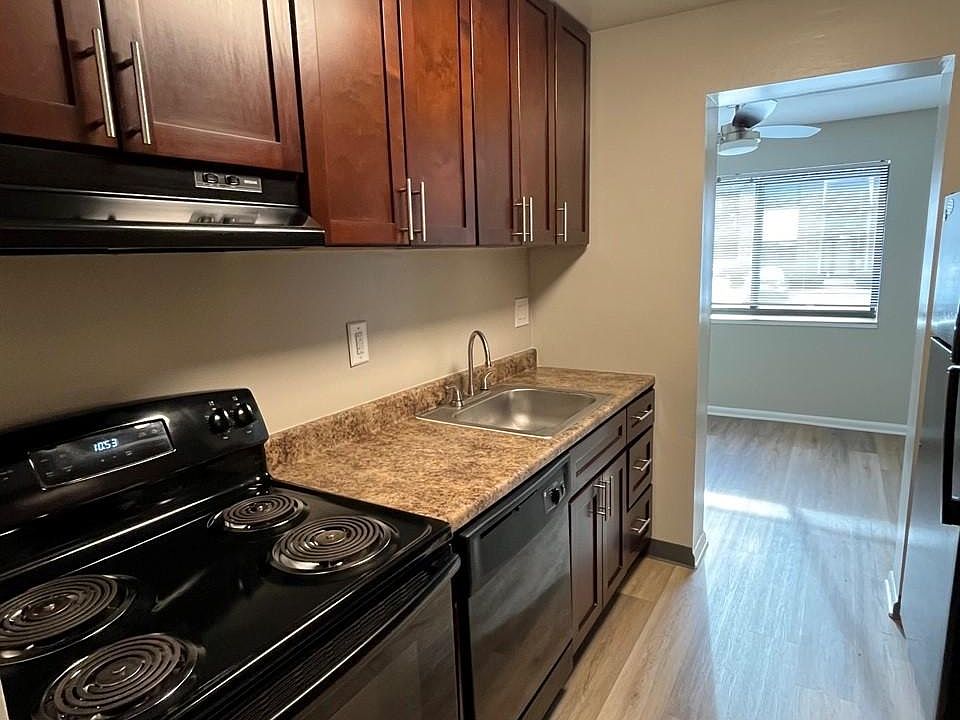 2 bedroom garden style apartment 1.5 bath