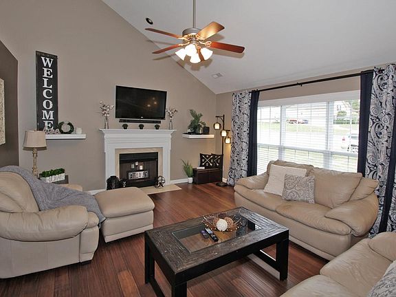 3rd image of 102 N Carson Ct