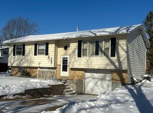 1022 White Bridge Ln, Hanover Park, IL 60133