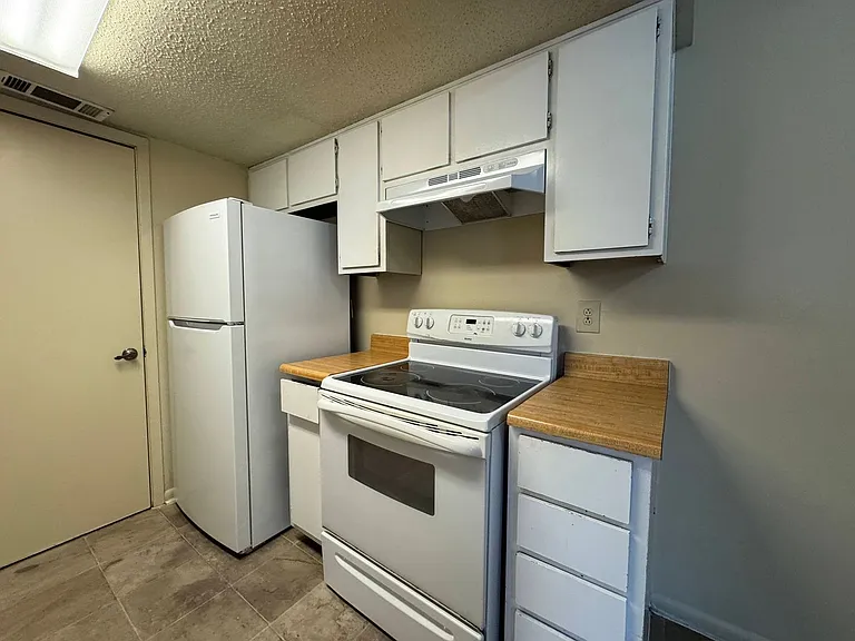 4504 Chase Cir — Photo 17