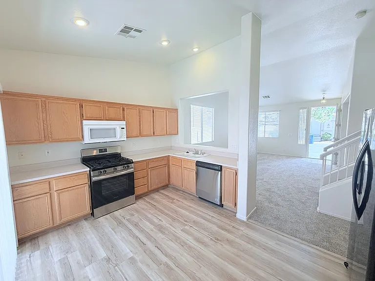 10404 Sloping Hill Ave — Photo 5