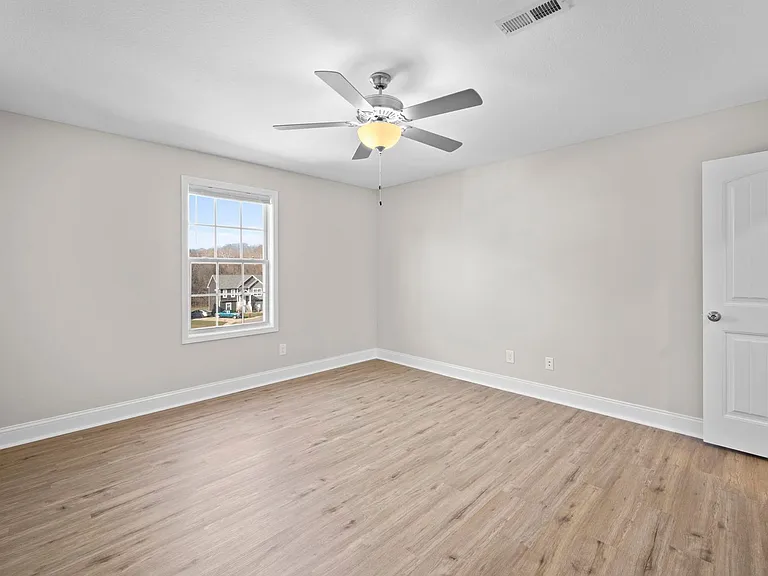 1385 Sussex Dr — Photo 25