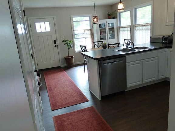 5th image of 832 N Saint Louis Blvd