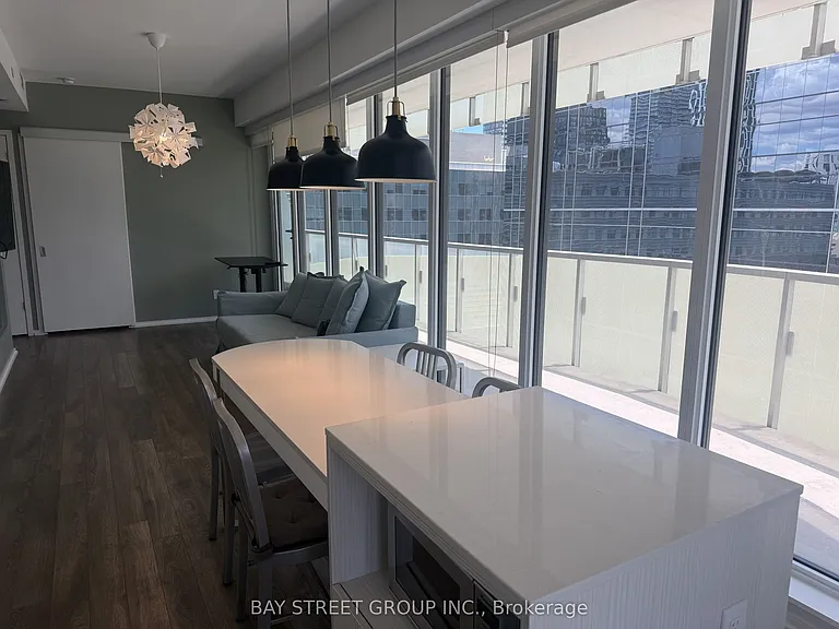 197 Yonge St #1709 — Photo 4