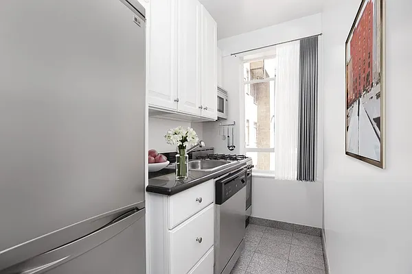 Rented by Central Park South Associates | media 9