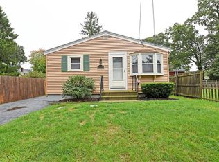 128 Oak Crest Dr, Riverside, RI 02915