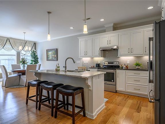 3rd image of 149 Greystone Ln