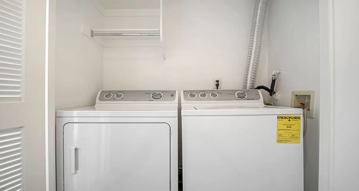 2 bed, 2.5 bath, 1300 sqft, $2,895 — Photo 3