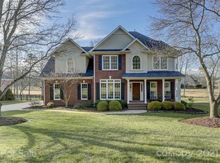 2006 Caernarfon Ln, Matthews, NC 28104